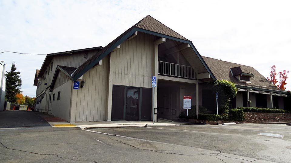 fulton court business center exterior